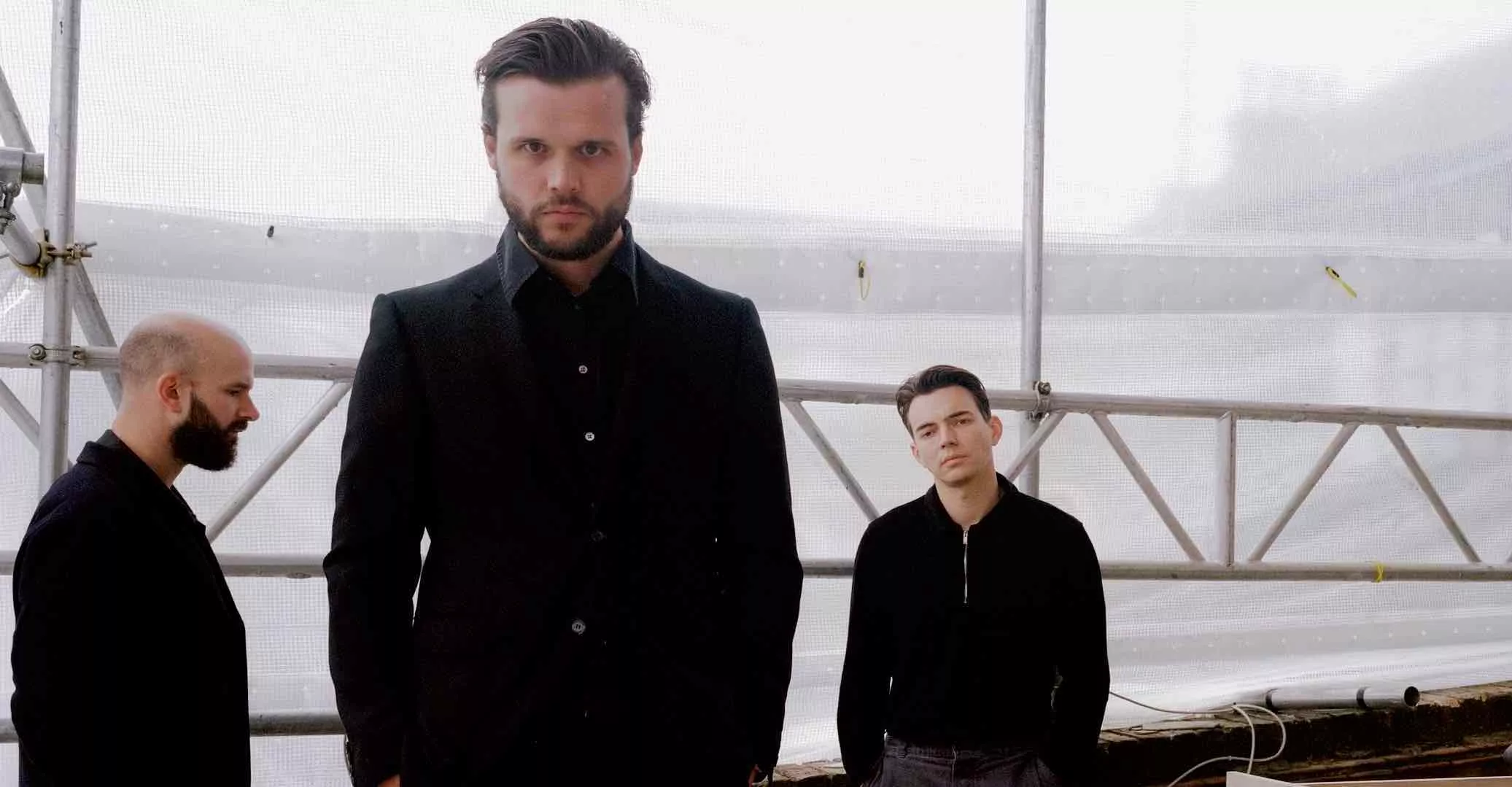 VIDEO: White Lies udgiver DIY-video til ny single