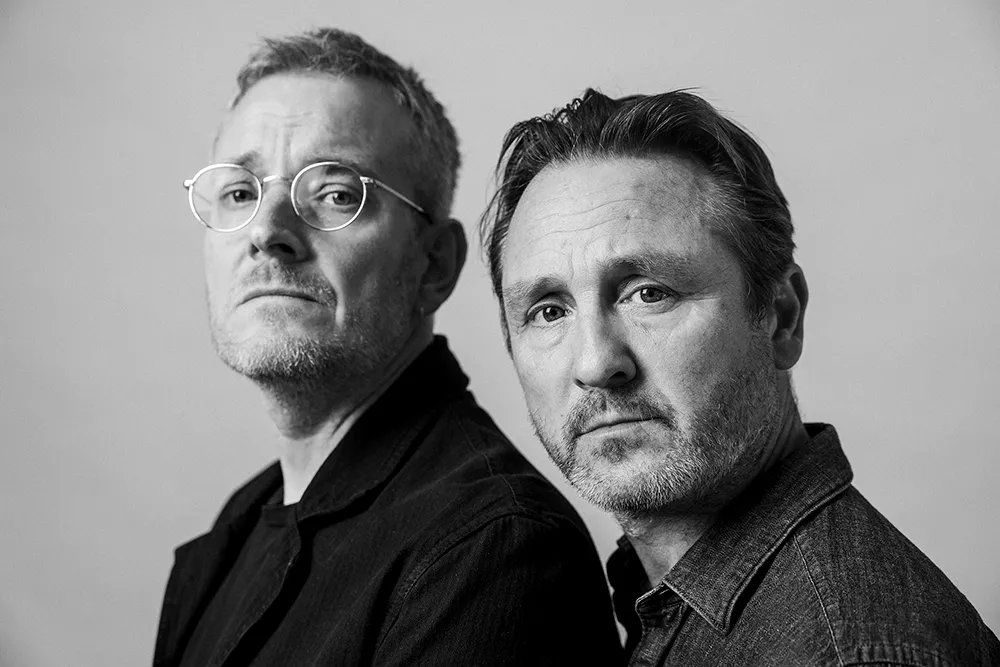 Lyden af bedaget 90’er-ironi med få musikalske lyspunkter