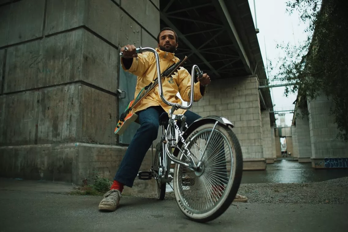 PREMIÄR: På cykeltur med Adrian Modiggård