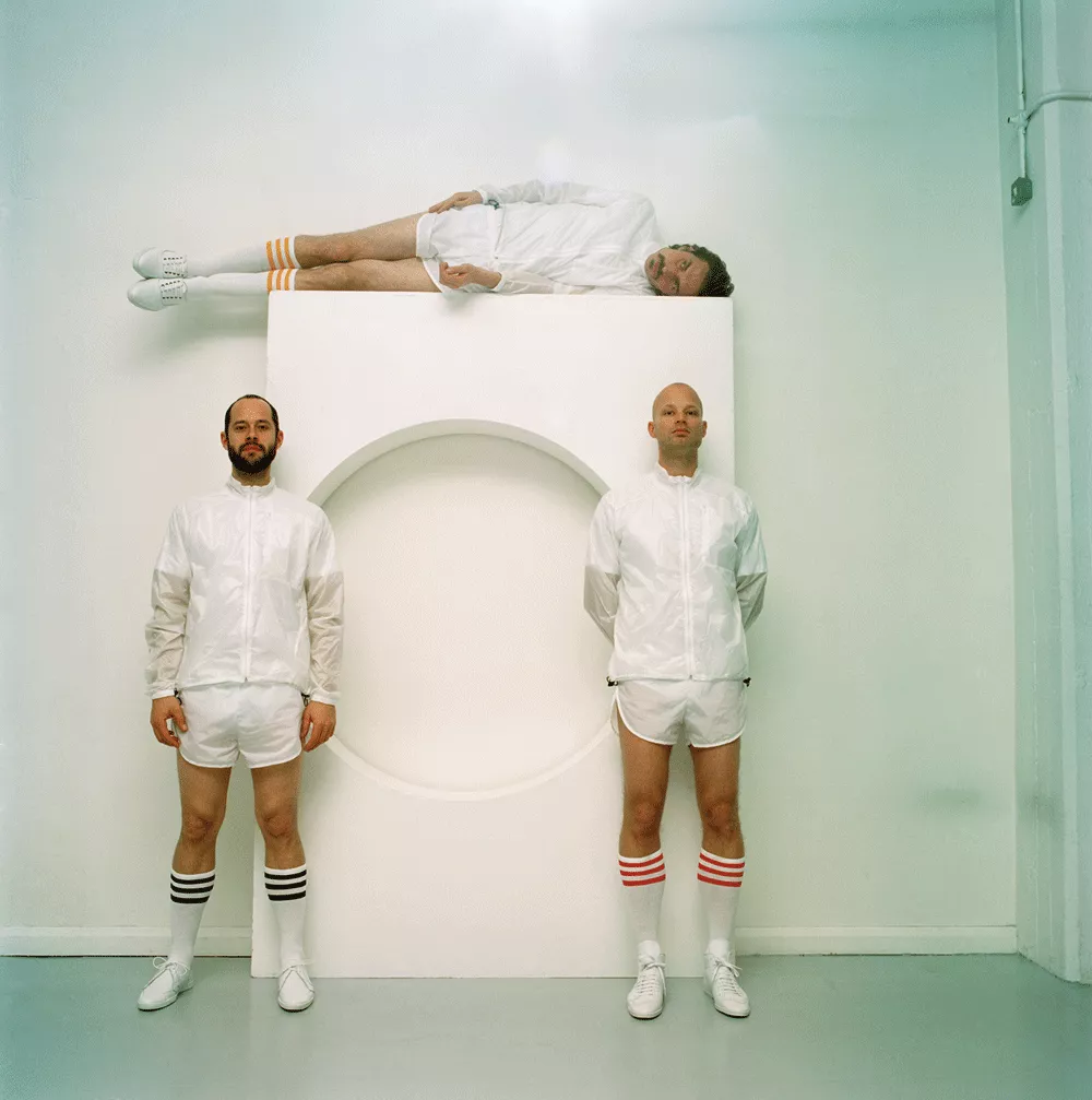 WhoMadeWho isolerer sig selv