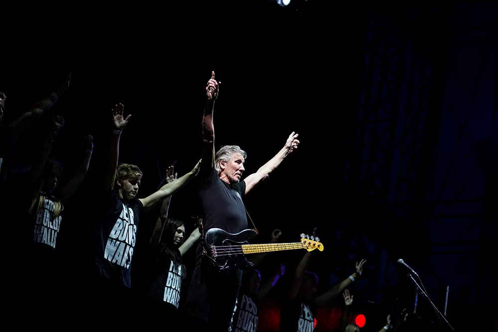 Roger Waters udstiller Donald Trump som en sexistisk gris under festivalkoncert