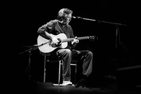 Eric Clapton gör välgörenhet
