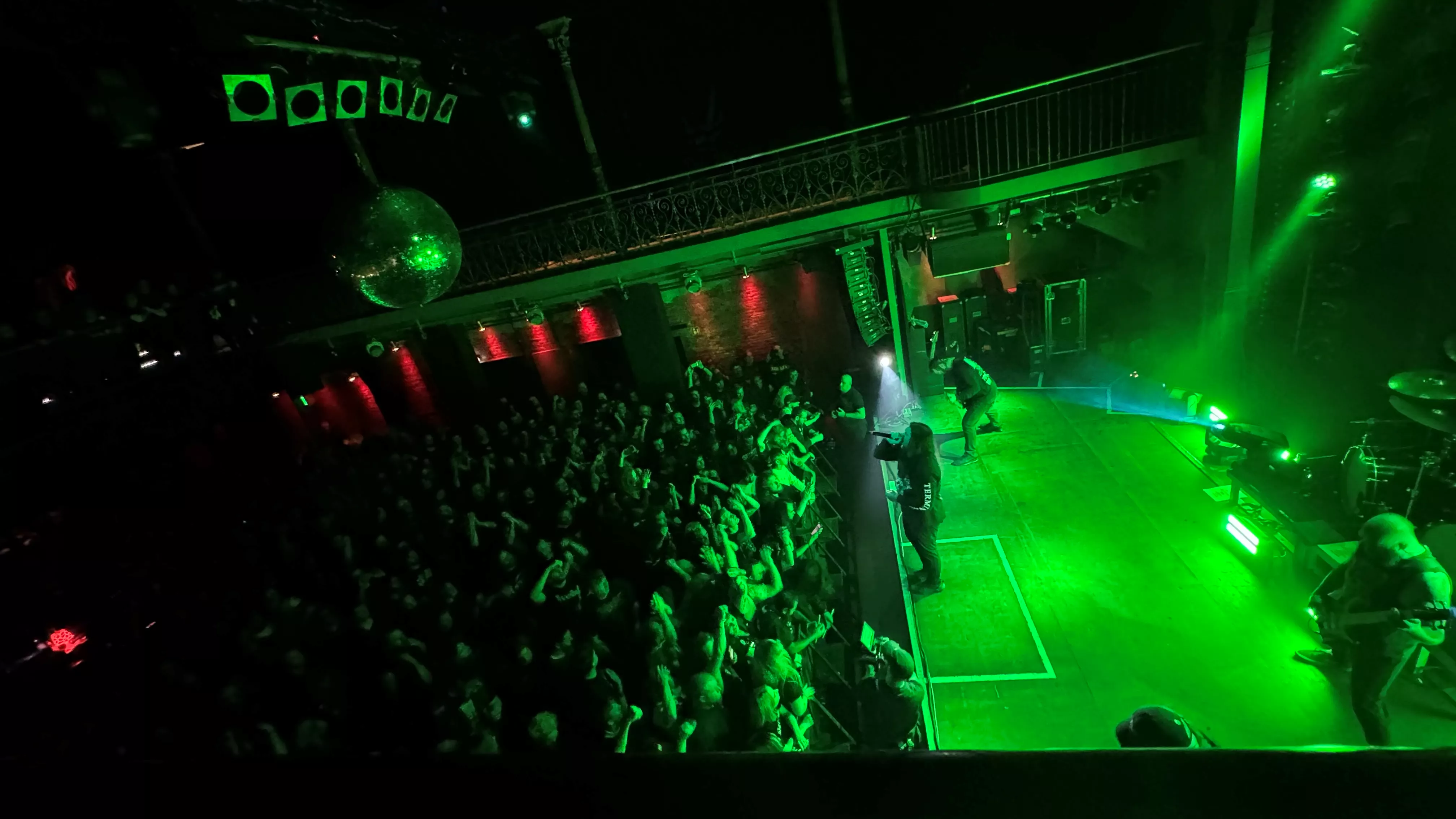 Rå brutalitet på en mandag aften