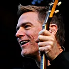 Bryan Adams overvejer soloalbum - uden band