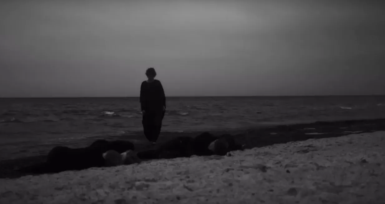 VIDEOPREMIERE: En af Danmarks smukkeste sangfugle er tilbage efter otte år