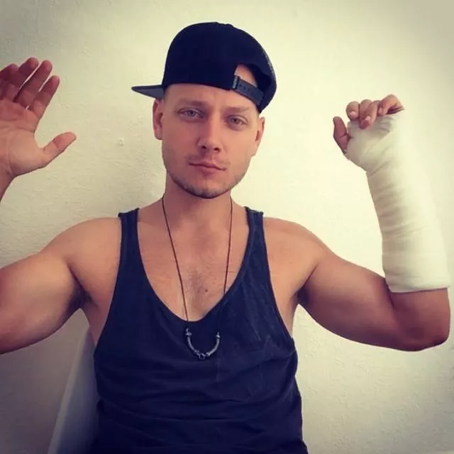 Lukas Grahams Lovestick er knækket