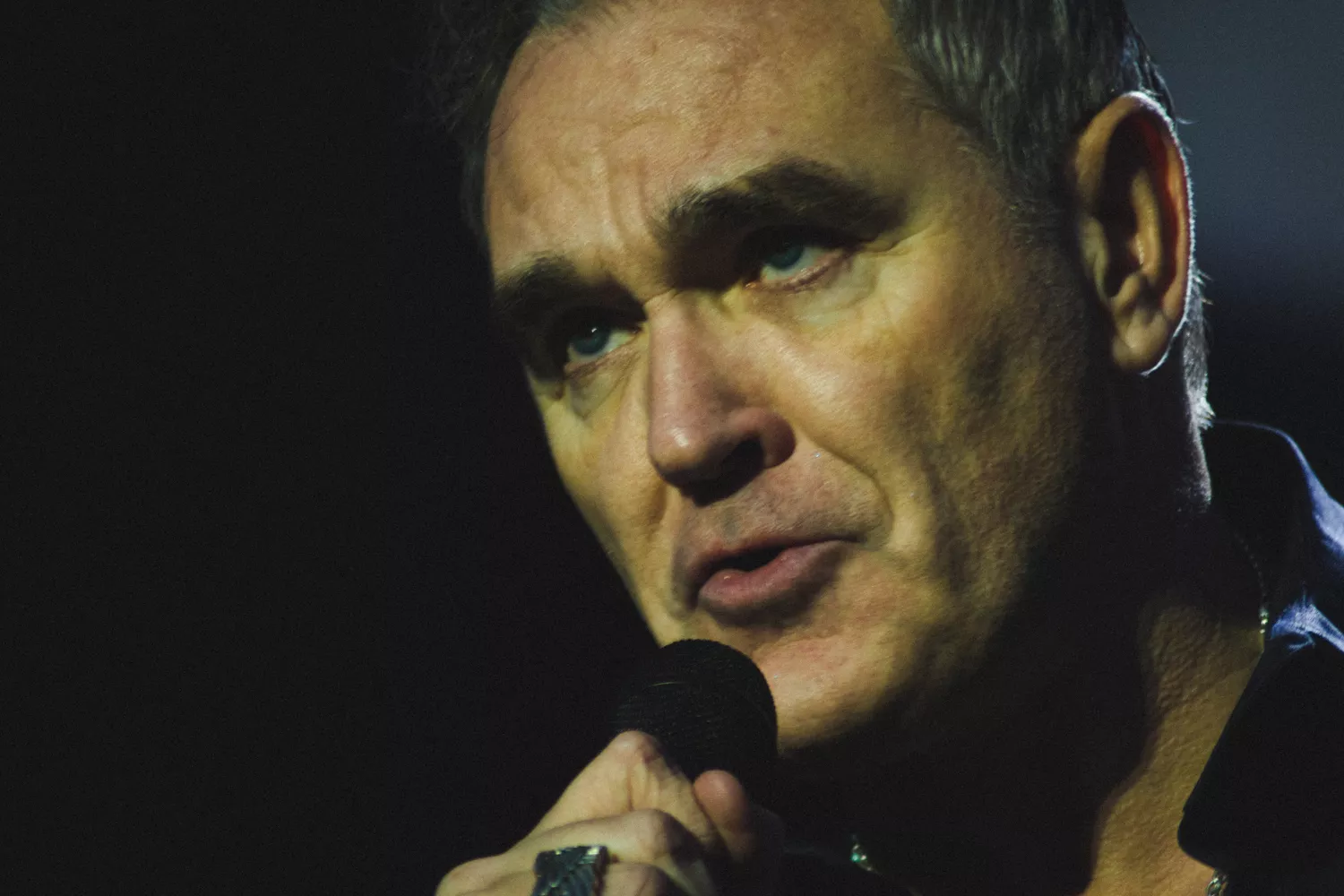 Morrissey uttalar sig om Manchester-attacken – riktar skarp kritik mot flera håll