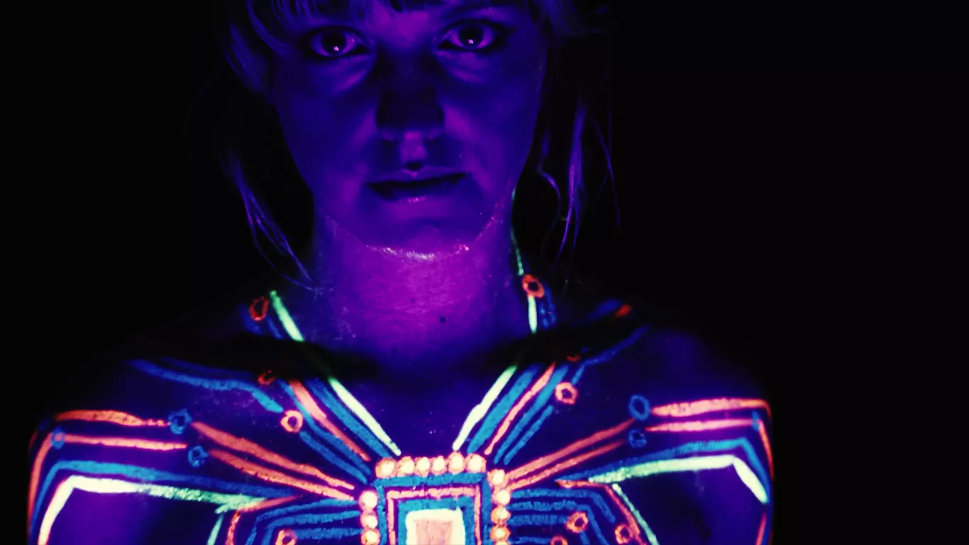 Selvlysende Lydmor i ny musikvideo