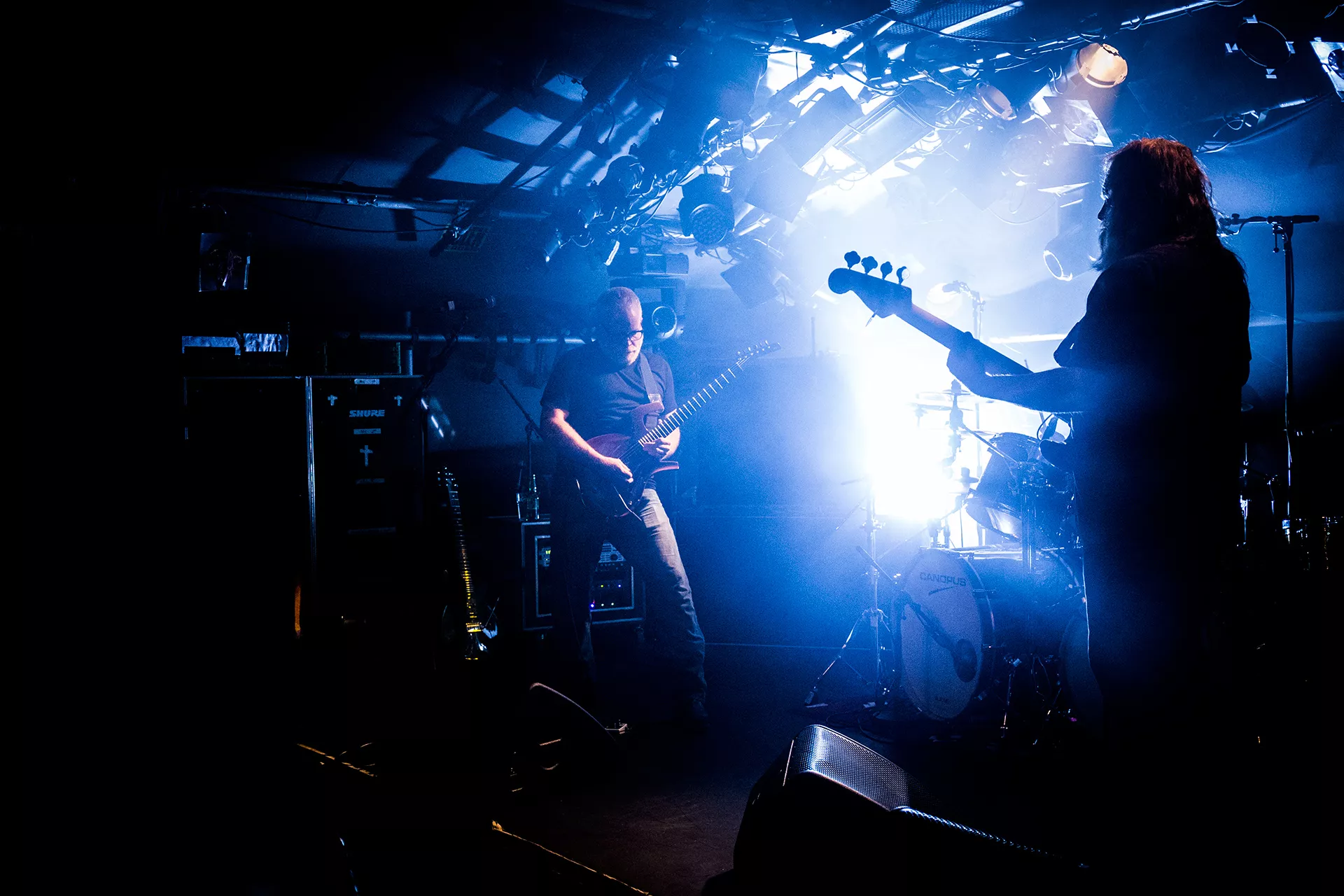 Blind Idiot God: Hulen, Bergen