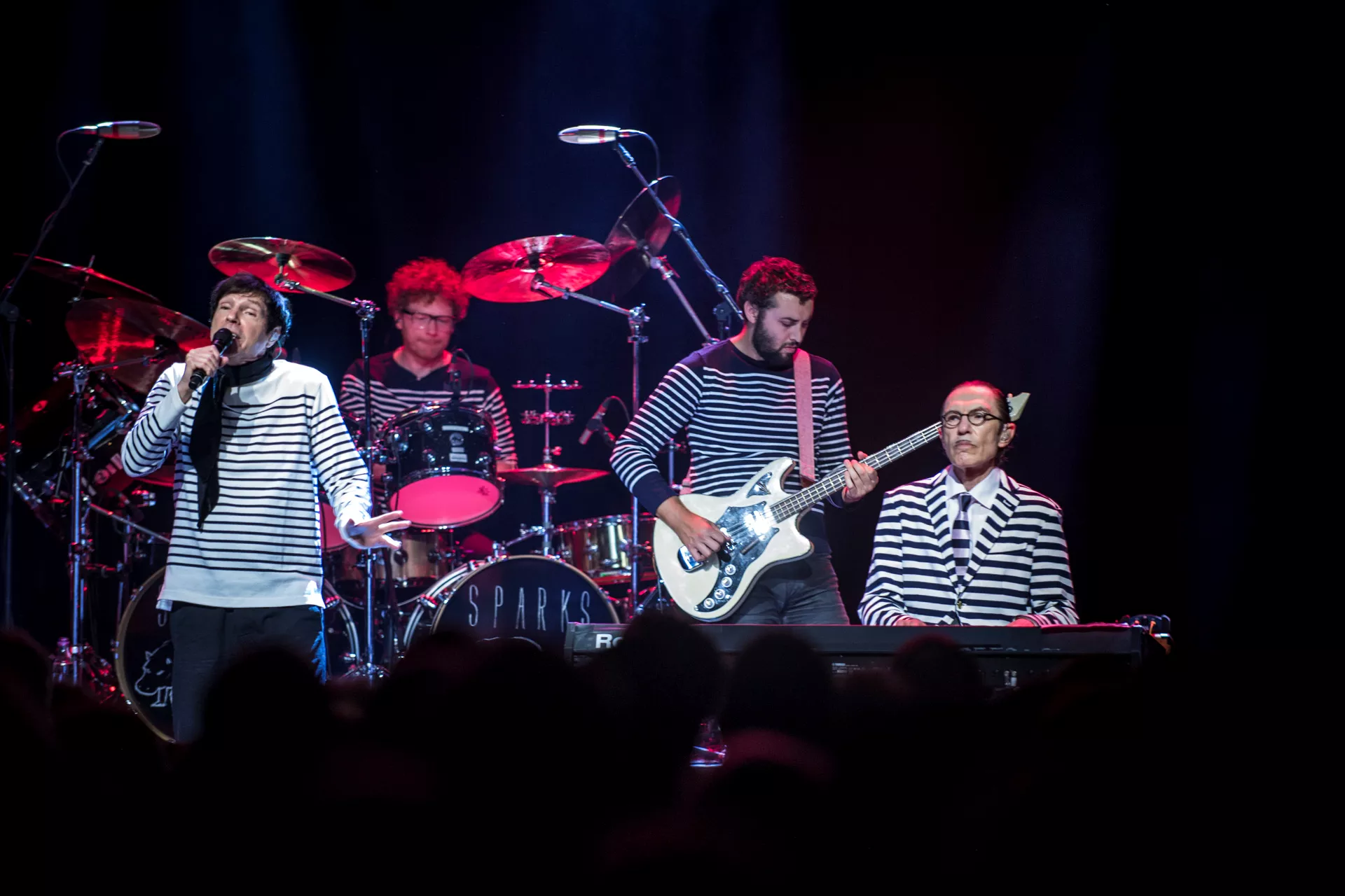 På eventyr i det sort/hvide glamteater