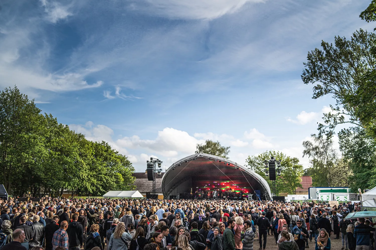 Koncertgigant lancerer spareplan på 500 millioner dollar – topchefen arbejder gratis