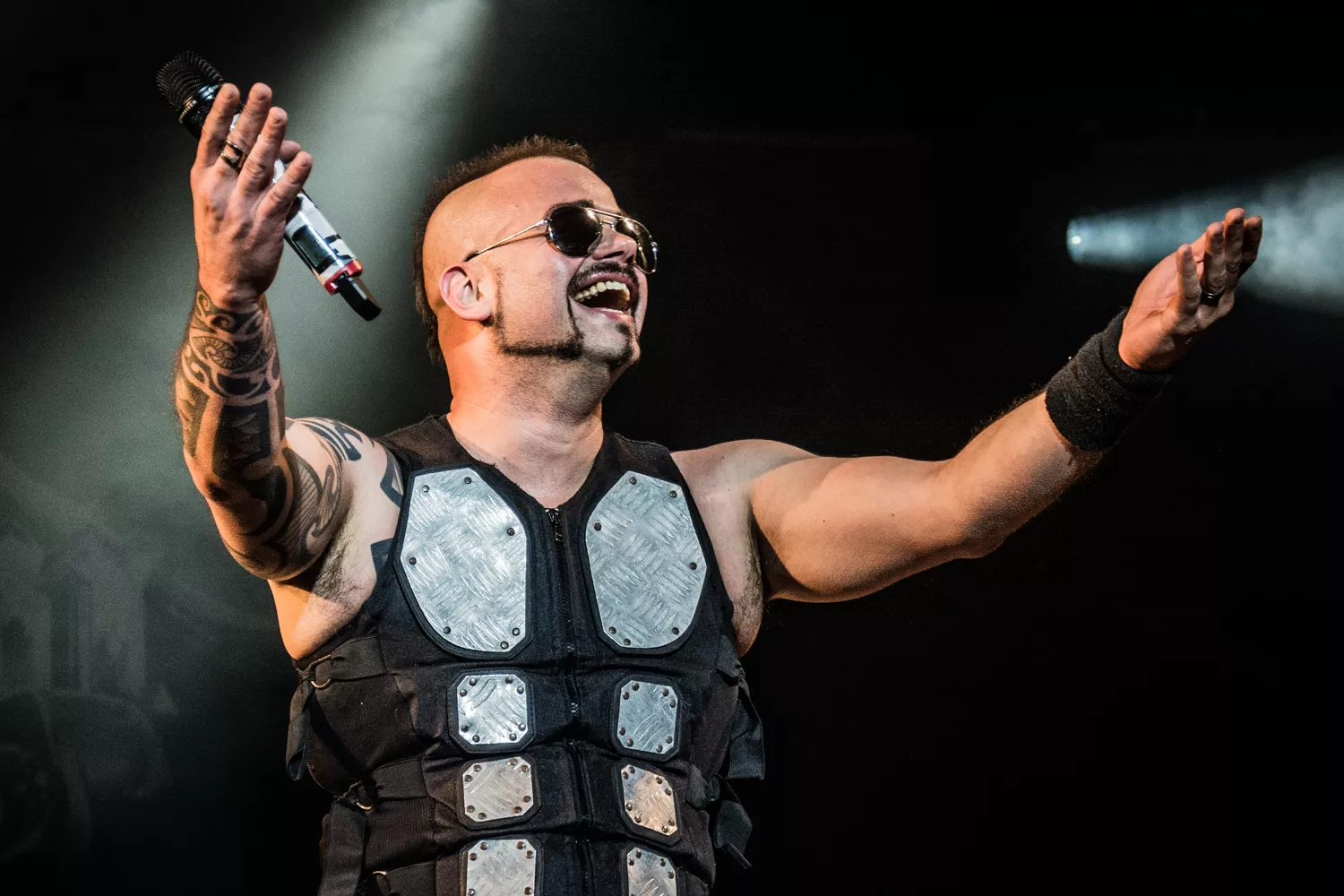 Metal møder melodi grand prix i krig og kærlighed