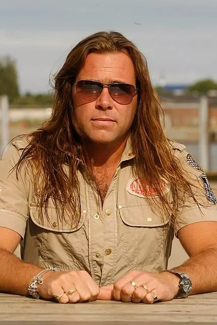 Oliver Weers varmer op for Whitesnake