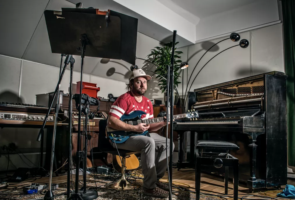 PREMIÄR: Eric Palmqwist om när ett förhållande inte håller ända in i döden