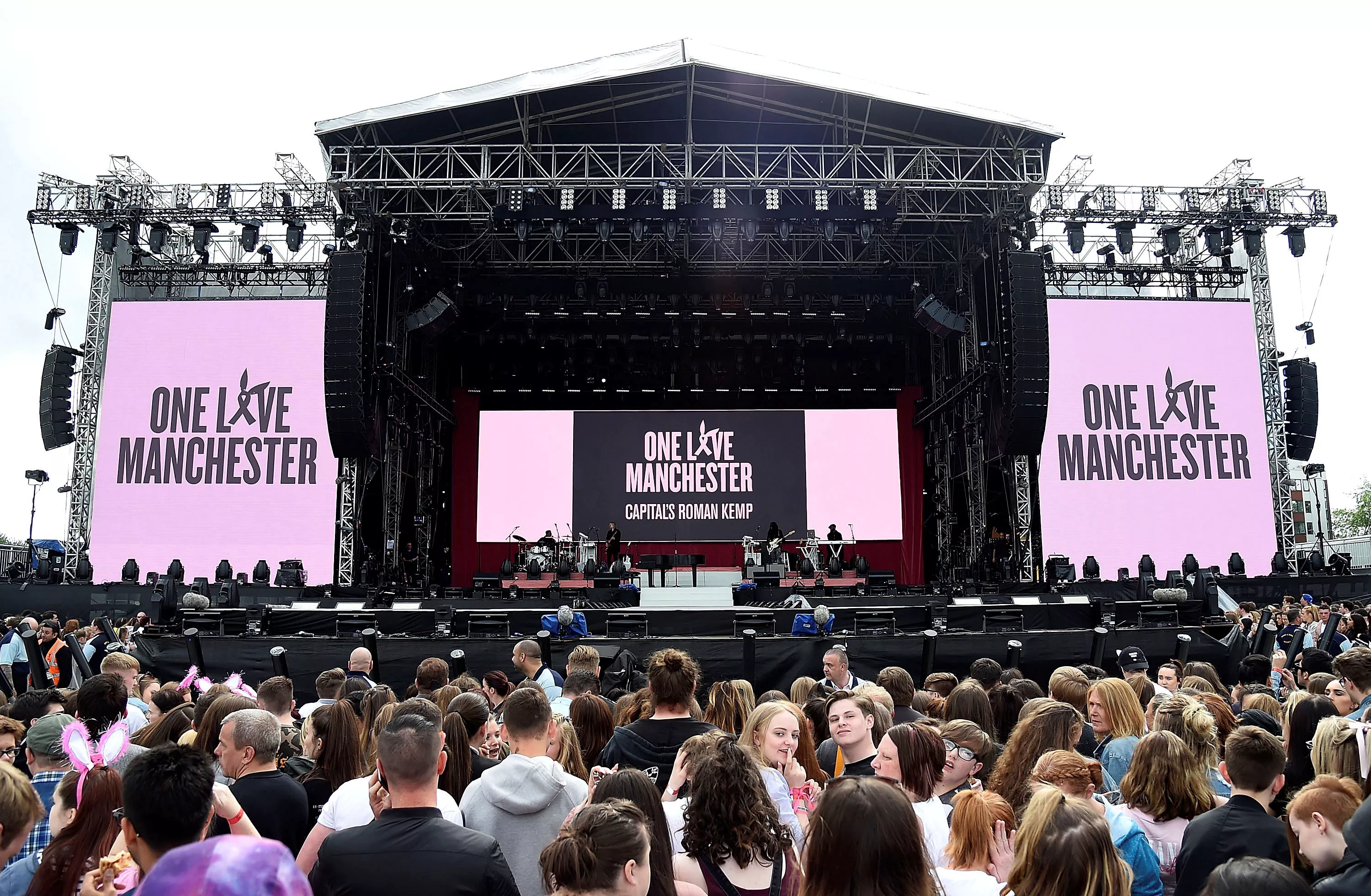50.000 på minnekonsert i Manchester