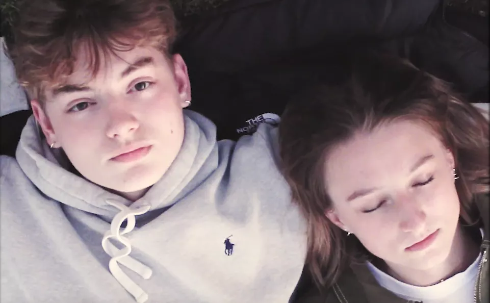 VIDEOPREMIERE: Sherpa skildrer den altoverskyggende første kærlighed