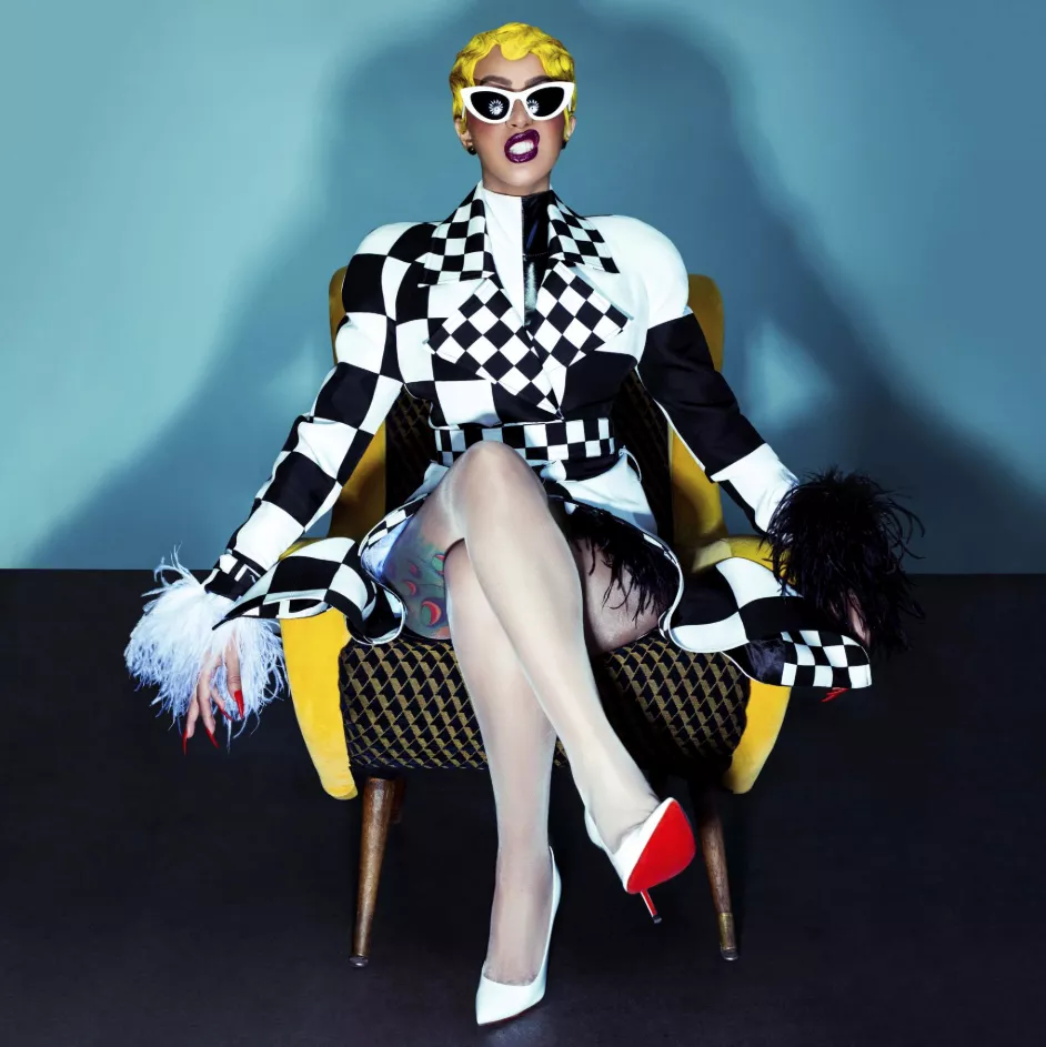 Cardi B till undsättning för brandtragedins offer – 17 personer miste livet