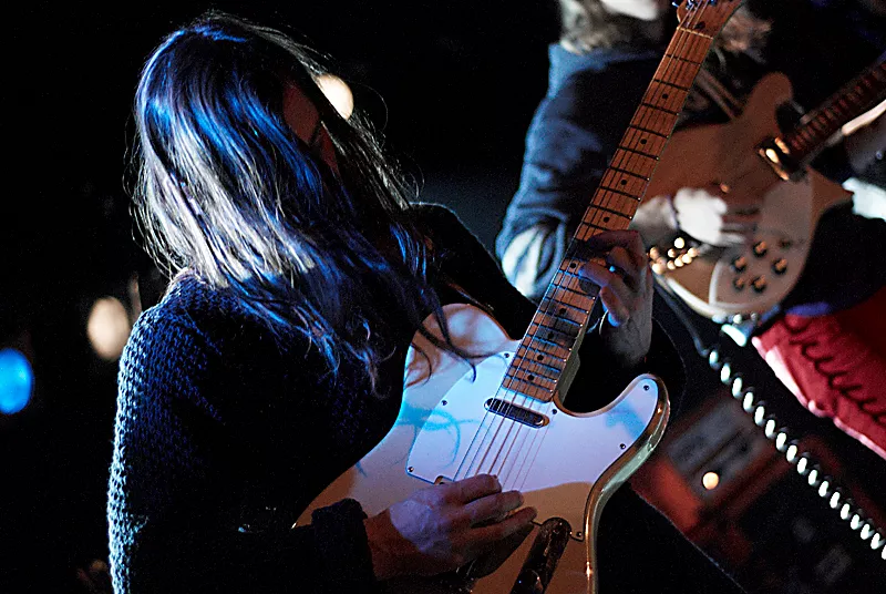 Girls bjuder på låt