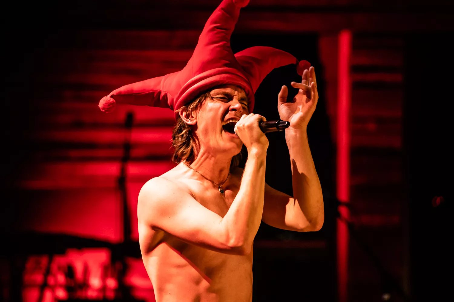 Bisse bebuder nyt album og tour – varsler eksistentiel pikrock