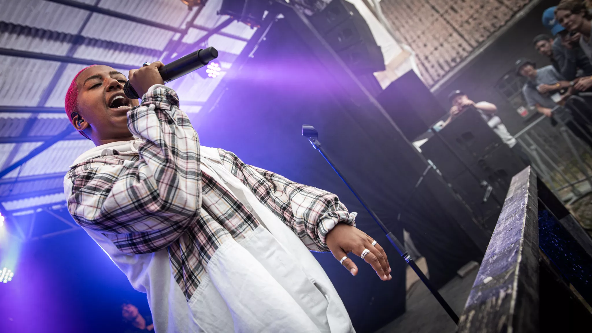 Stjerneskud sang og smilede sig helt tæt på publikum