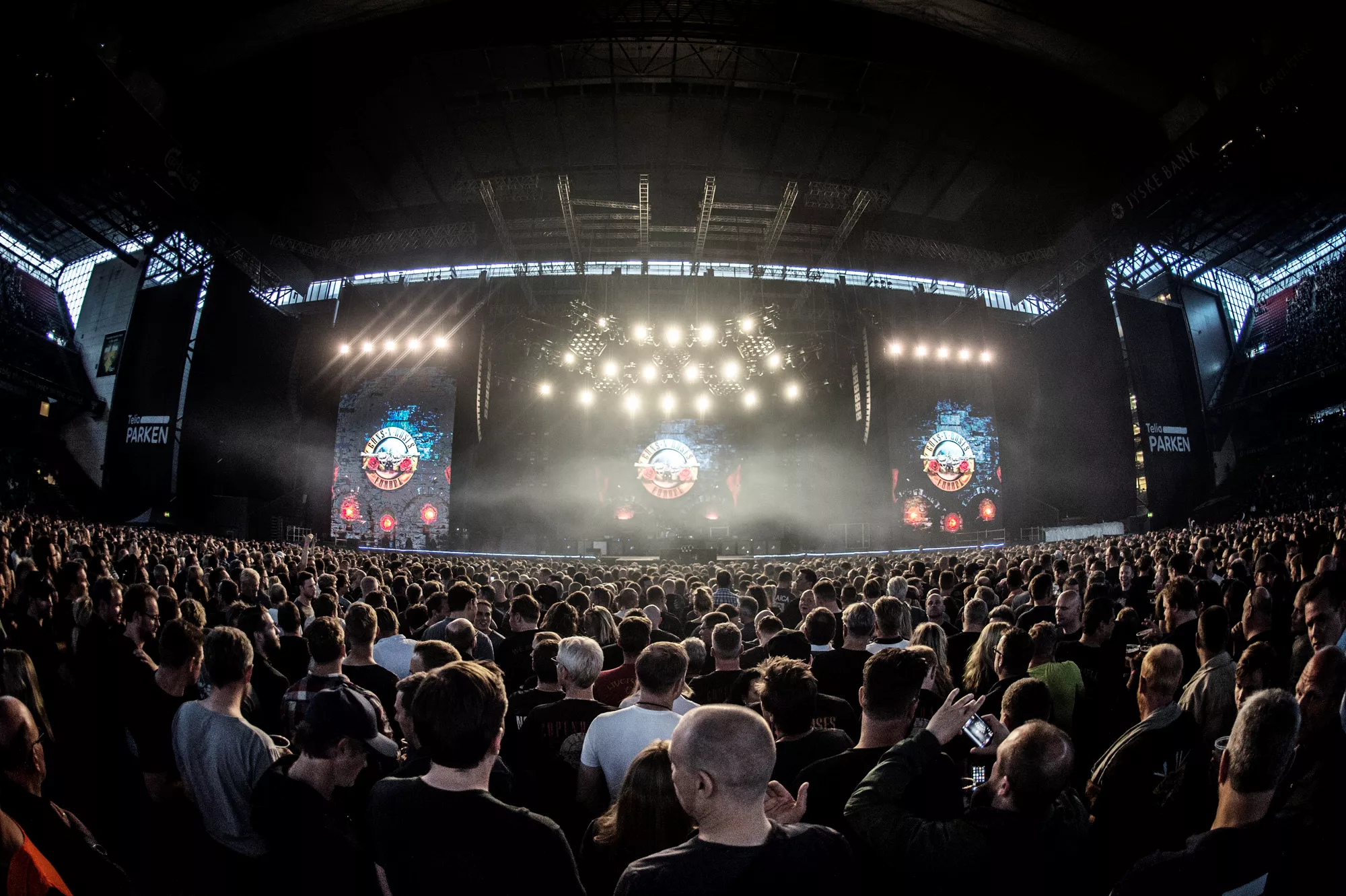 Har Guns N' Roses blitt for dyre å booke?