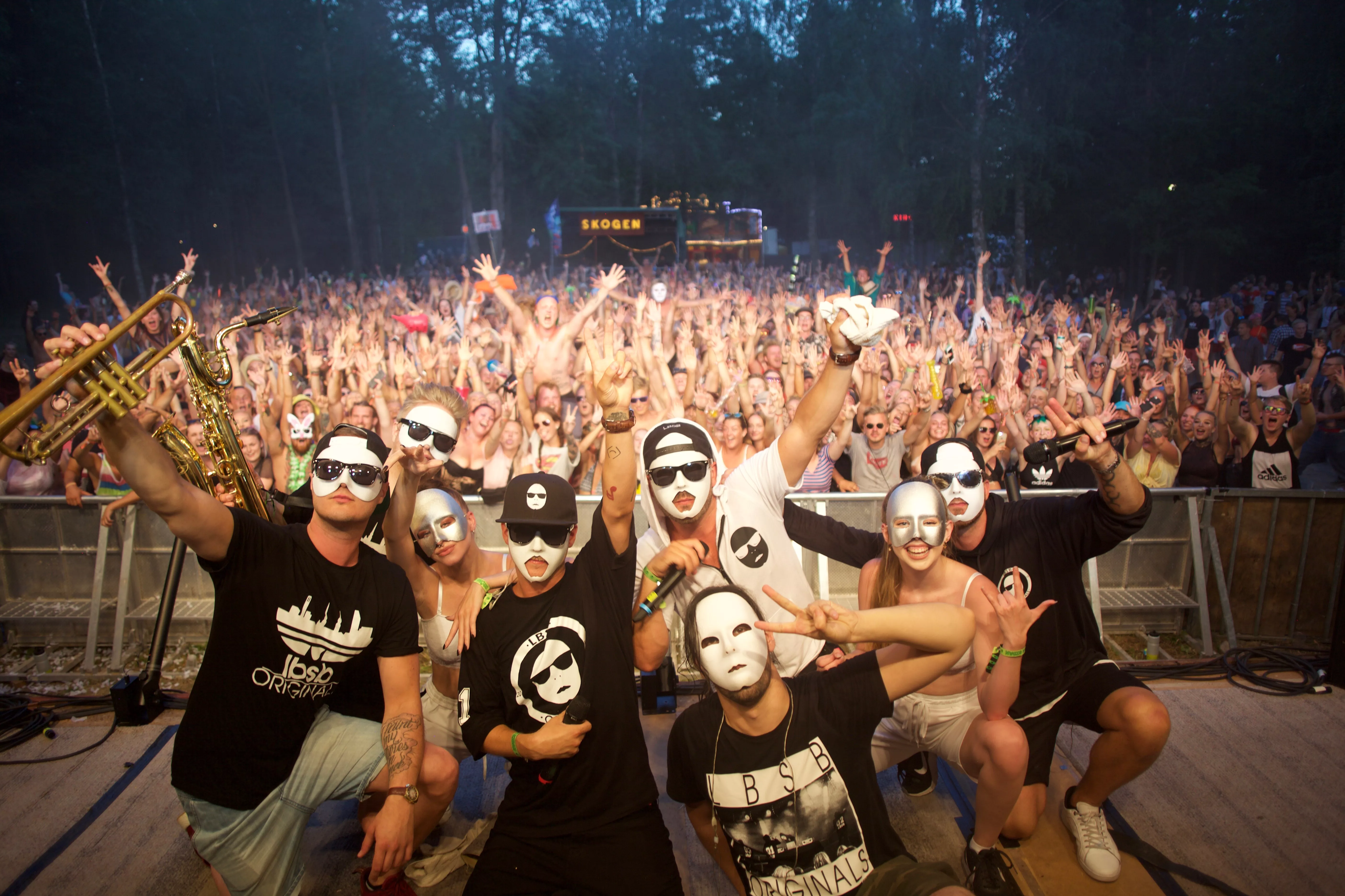 Det maskprydda fenomenet gör Sverige