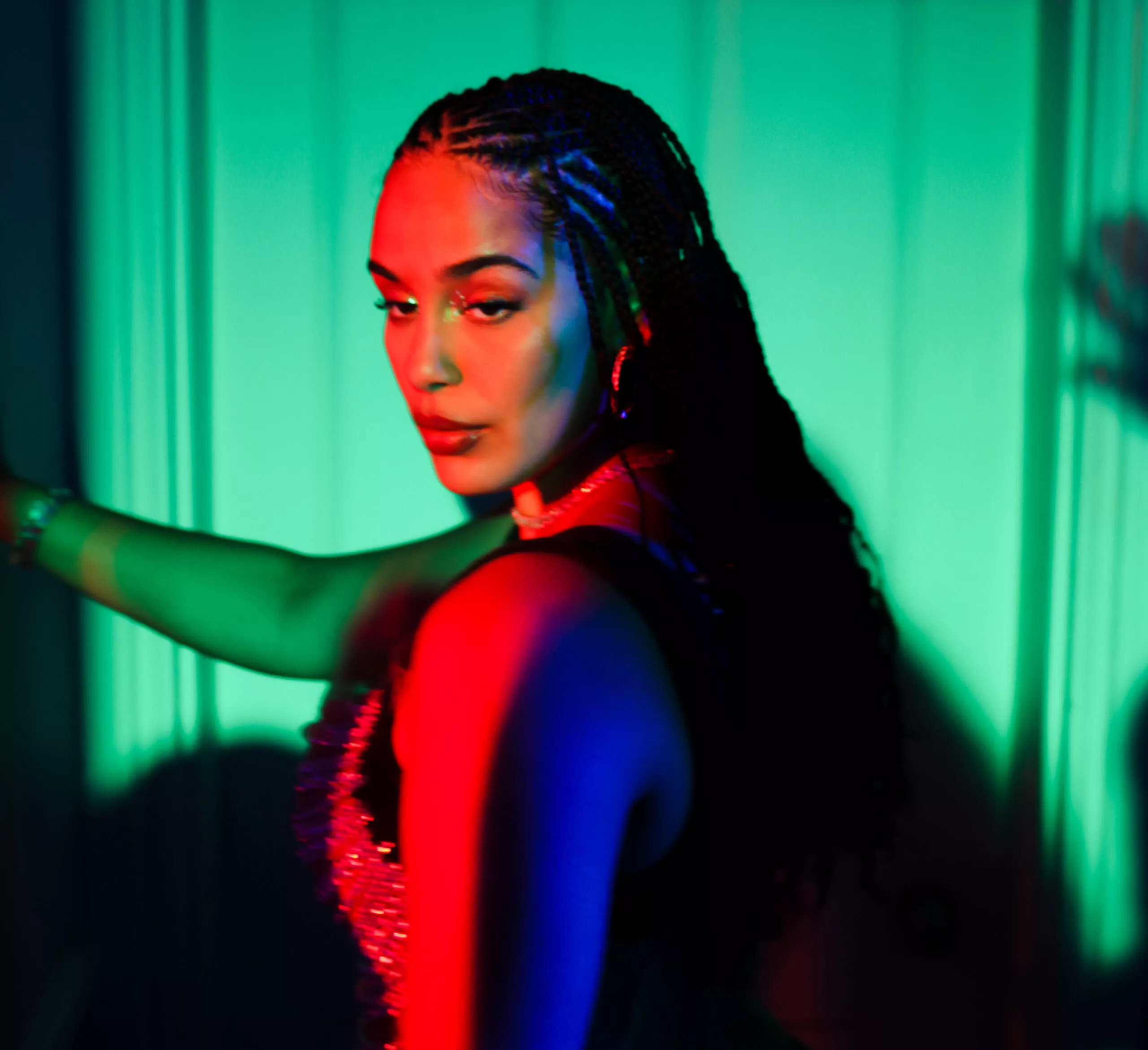 Brittiska Jorja Smith har släppt den nya singeln "With You".
