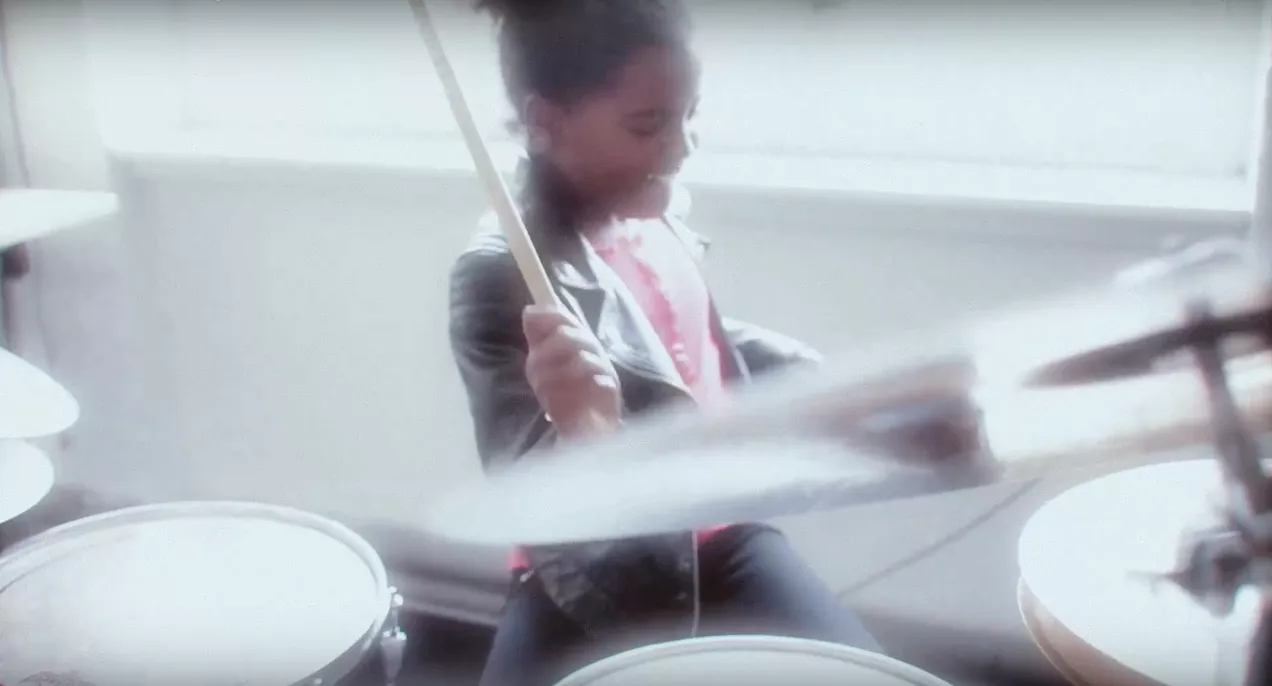 HUN SOLO RECORDS hylder kvindekønnet med videopremiere