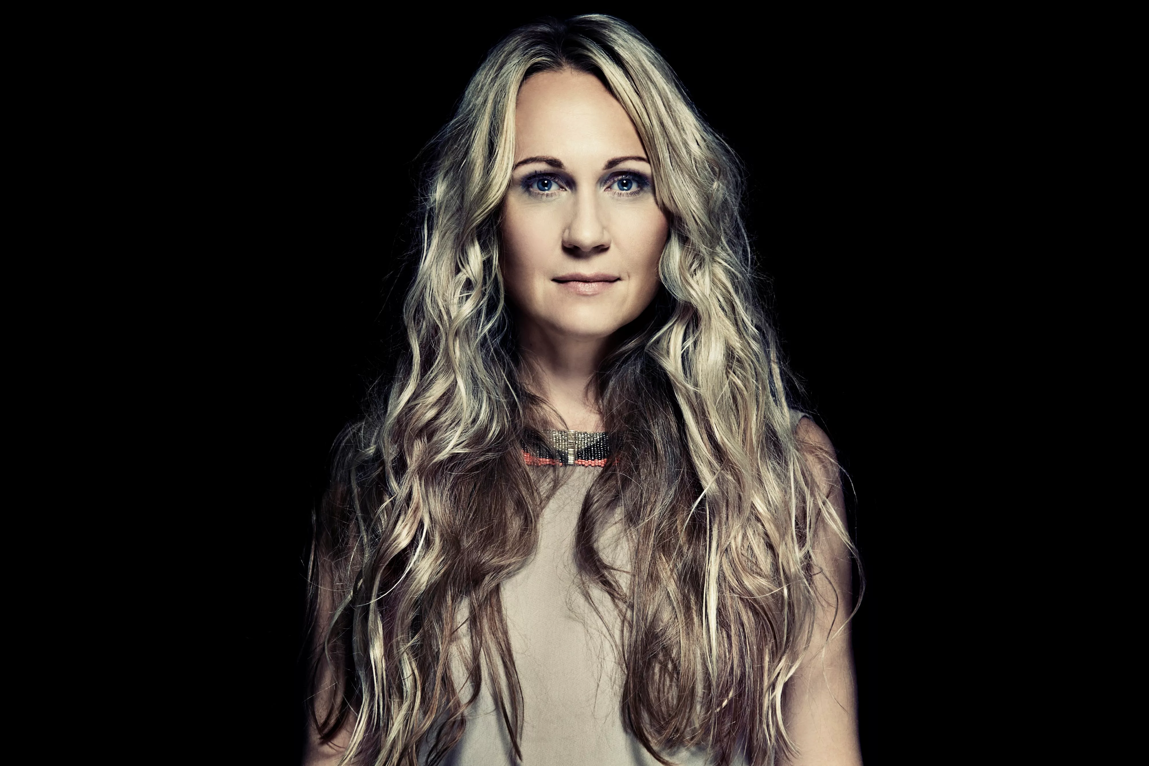 Dansk vokal-coach for One Direction og 5sos går solo