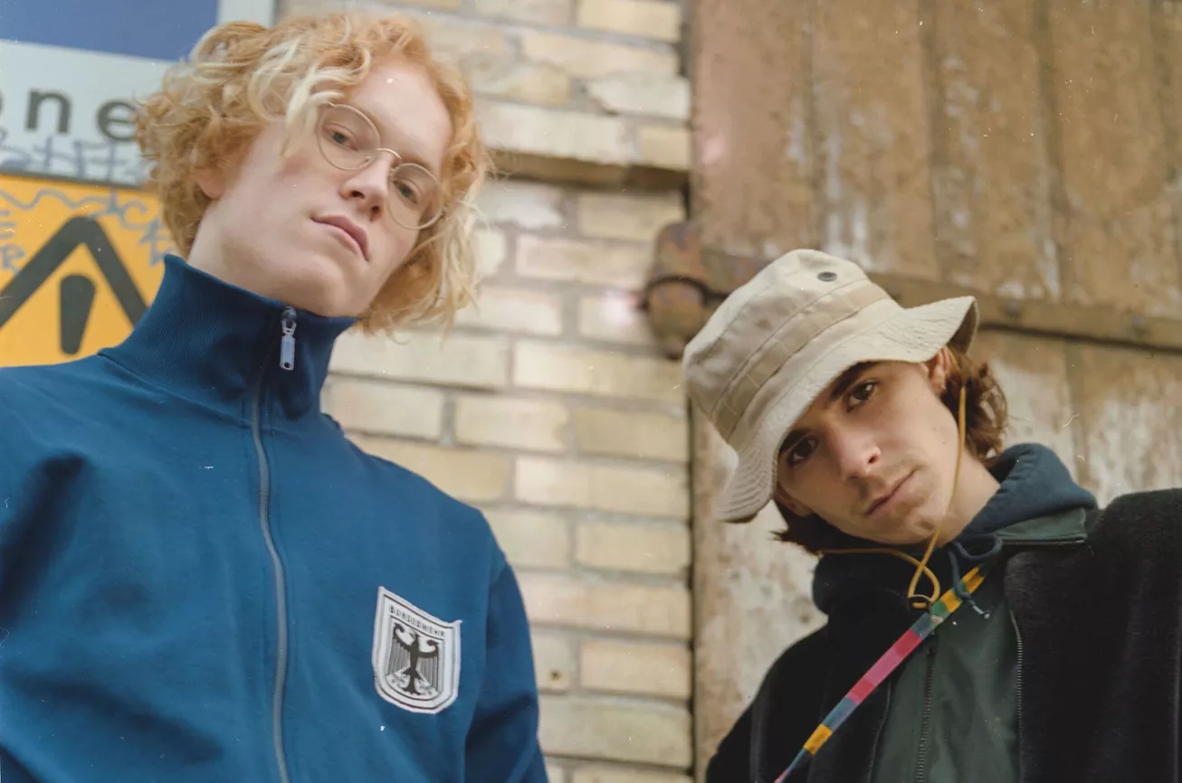 Barselona tager på turné og ser tilbage med ny single