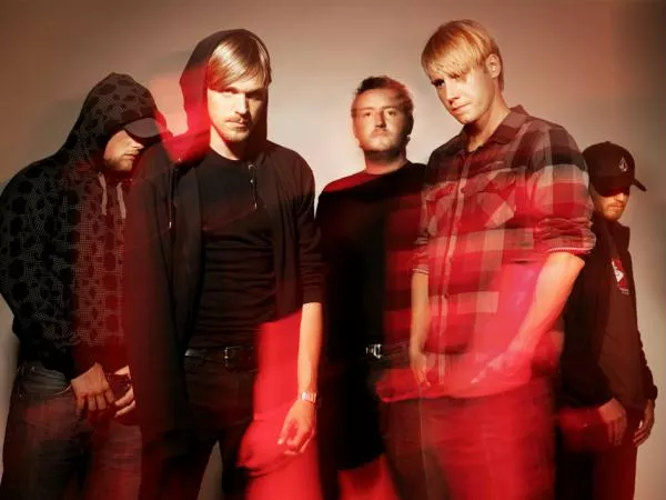 The River Phoenix varmer op for The Stills