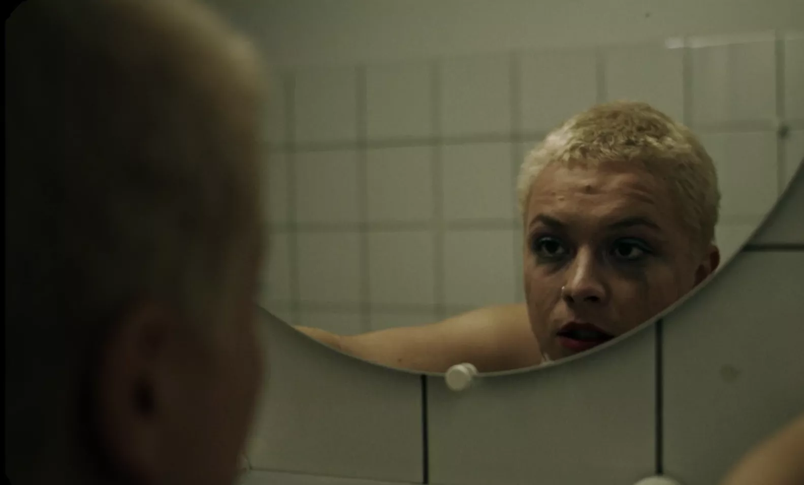 VIDEOPREMIERE: Se hjerteskærende smuk "epilog" fra Angående Mig 