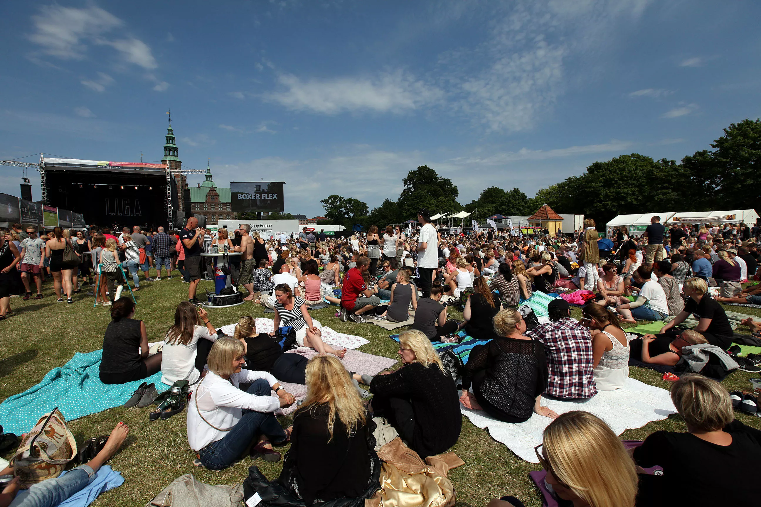 Se masser af billeder og anmeldelser fra Rosenborg Live