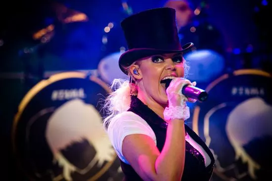 Gravid Lina Rafn stopper med X Factor