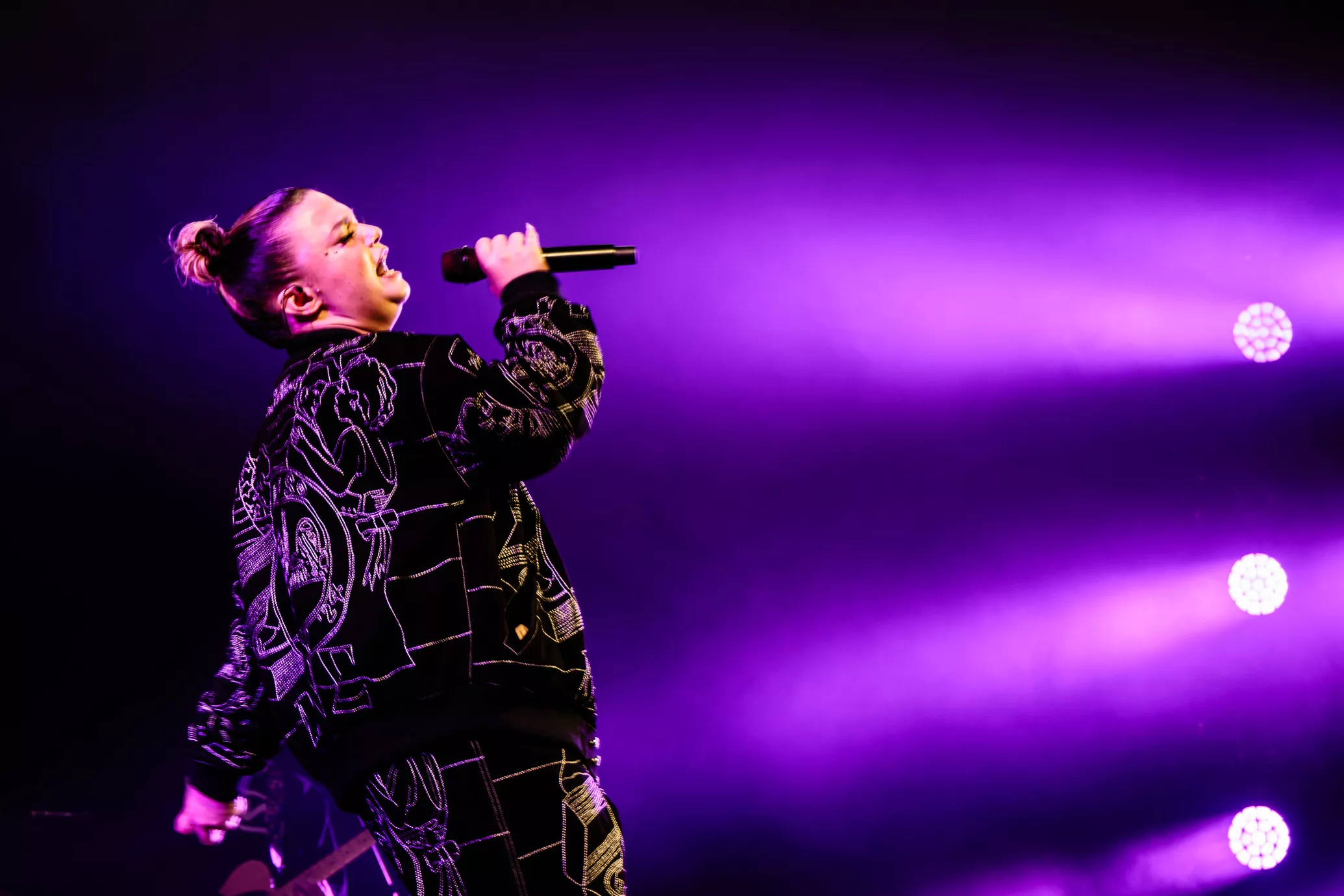 Lola Young på årets Roskilde Festival