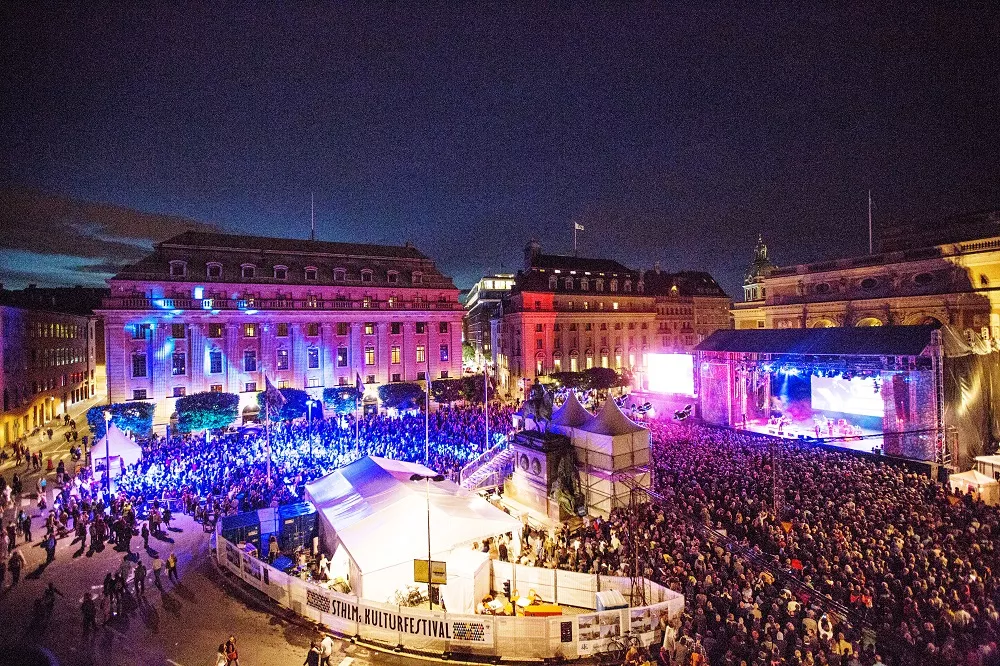 Hoffmaestro uppträder med världsstjärna