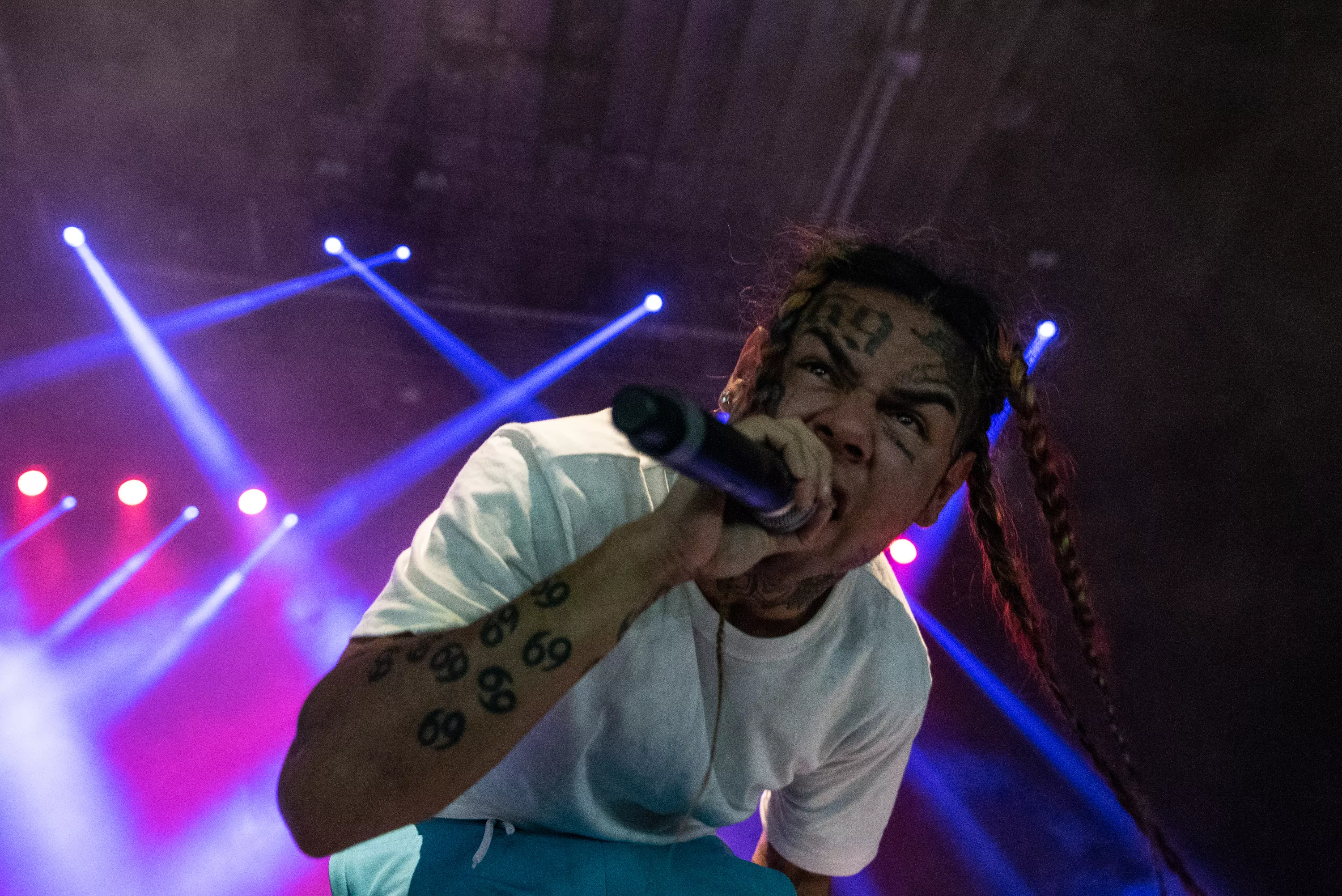 Vega-medarbejdere i protest mod booking af skandaleramt rapper