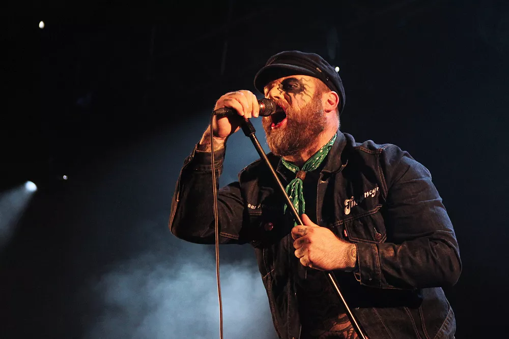 West Coast Riot fullbordar med Turbonegro