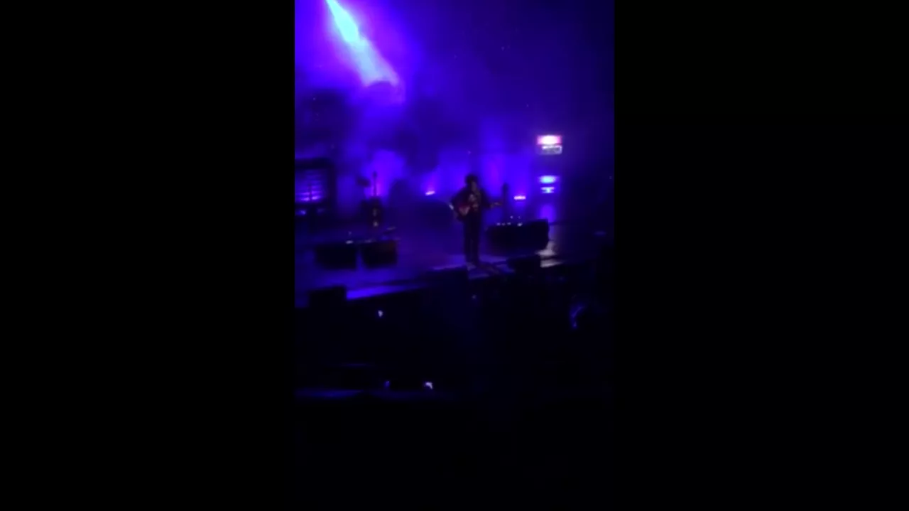 Se Ryan Adams spela Bryan Adams