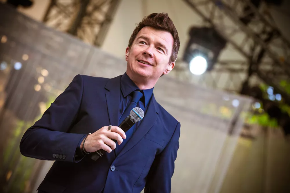 Rick Astley kommer til Danmark