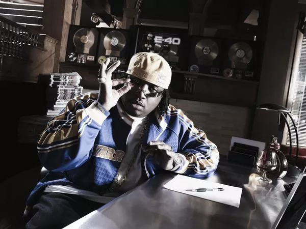 E-40 udgiver og udgiver