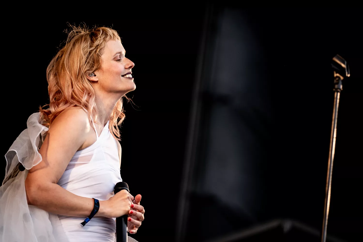 Renæssancepige bag et filter