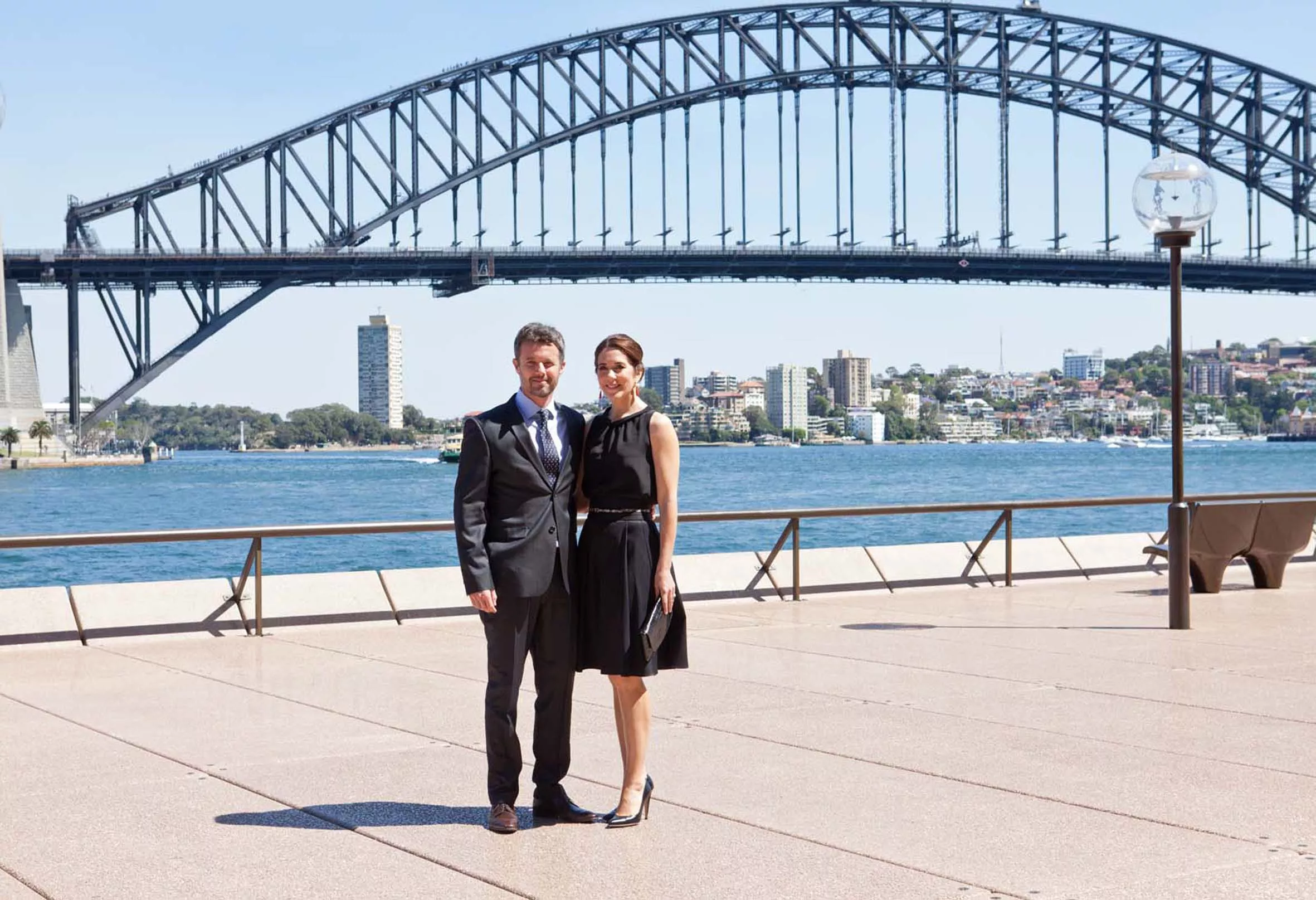 Se med når Kronprinsparret uddeler priser