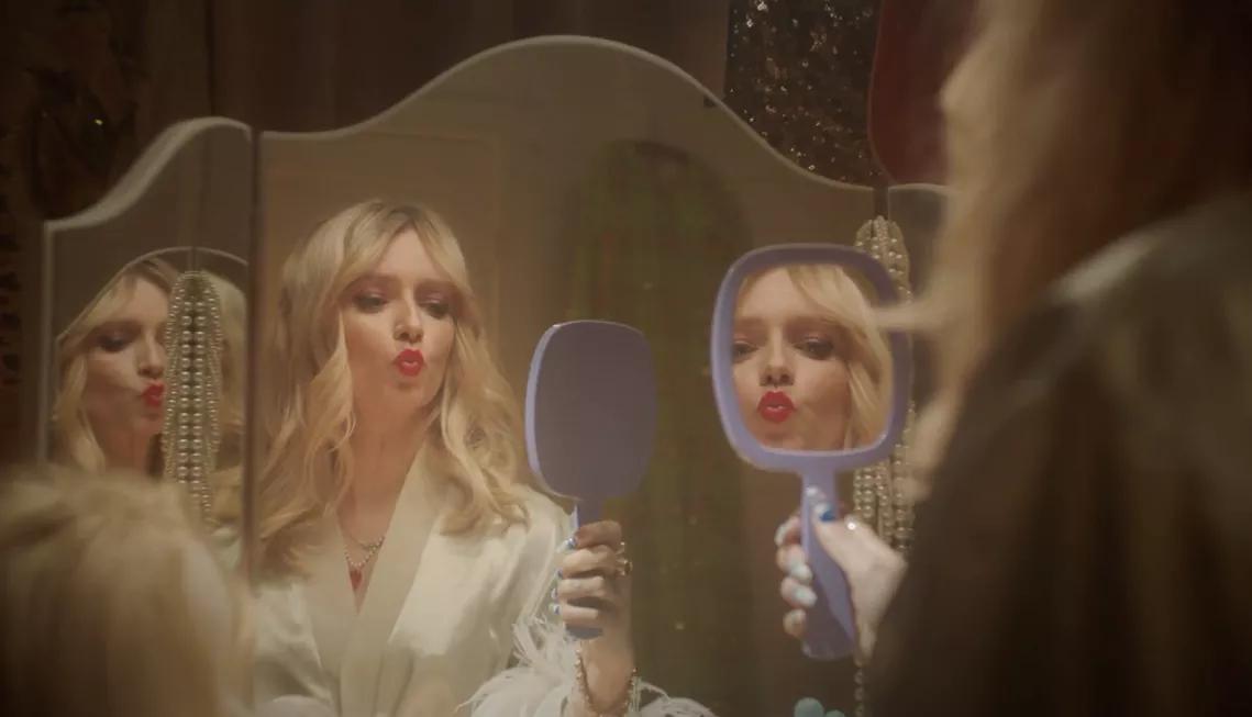 VIDEO: Soleima visualiserer den altopslugende kærlighed 