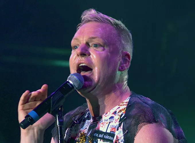 Andy Bell fra Erasure fylder 50