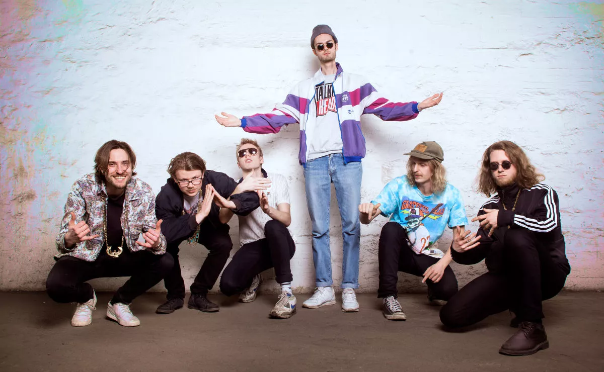 Tuba Tuba gir seg – etter ti år