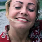 Annette Bjergfeldt udgiver kogebog for sangskrivere