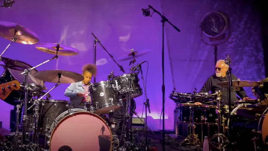 VIDEO: 11-årige Nandi Bushell i trommeduel med Queens Roger Taylor