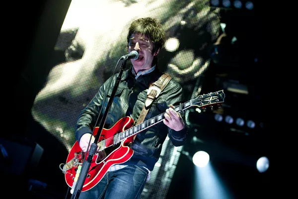 Oasis giver publikum pengene tilbage efter mislykket koncert