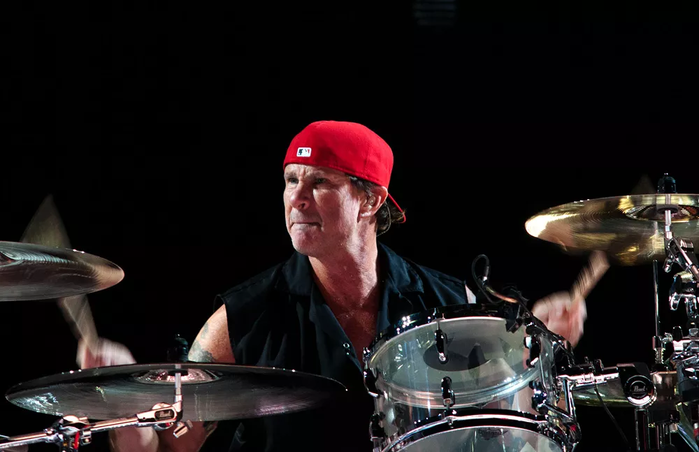 Will Ferrell og RHCPs Chad Smith møtes til trommeduell
